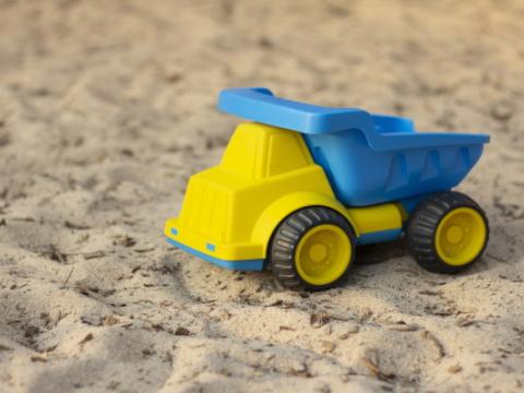 gioco per bambini sulla spiaggia